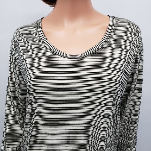 Athleta Cloudlight Stratus Striped Top In Whisper Stripe Black White Size XS - Picture 4 of 12